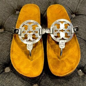 EUC Tory Burch Miller Silver Metallic Cloud Medallion Sandals, Size 9
